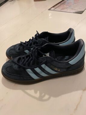 adidas Spezial handball Men’s Navy & Light Blue Suede Sneakers 9.5 great shape